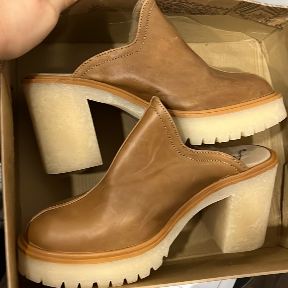 Free people James mule BRAND NEW size 7 / 37